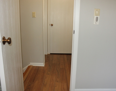 410 Ashwood Court - Photo Thumbnail 13