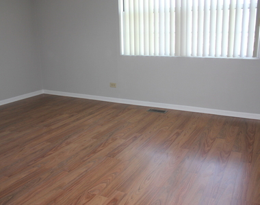 410 Ashwood Court - Photo Thumbnail 10