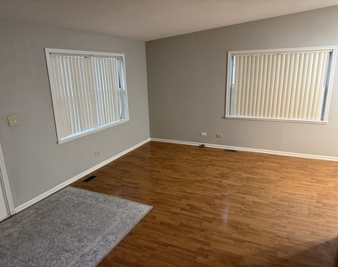 410 Ashwood Court - Photo Thumbnail 3
