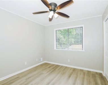 779 Edenton Court - Photo Thumbnail 10