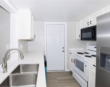 779 Edenton Court - Photo Thumbnail 6