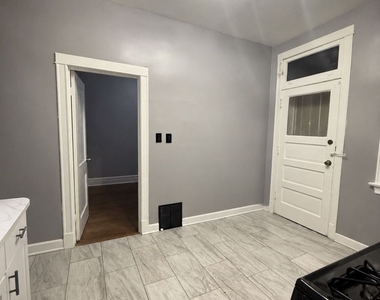 7031 S Laflin Street - Photo Thumbnail 6