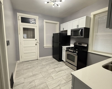7031 S Laflin Street - Photo Thumbnail 4