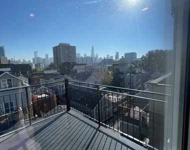 719 N Elizabeth Street - Photo Thumbnail 8