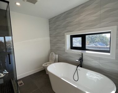719 N Elizabeth Street - Photo Thumbnail 24