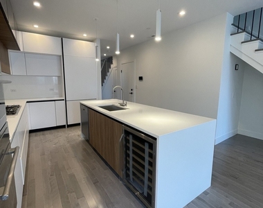 719 N Elizabeth Street - Photo Thumbnail 4