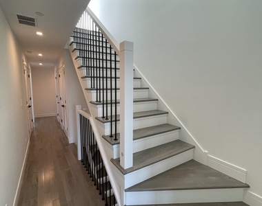 719 N Elizabeth Street - Photo Thumbnail 13