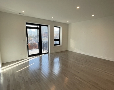 719 N Elizabeth Street - Photo Thumbnail 5