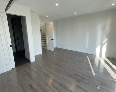 719 N Elizabeth Street - Photo Thumbnail 15