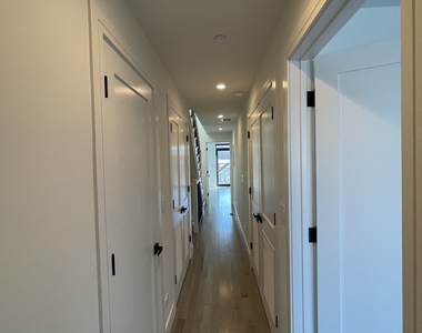 719 N Elizabeth Street - Photo Thumbnail 14