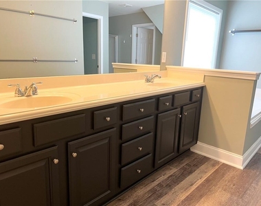3415 Earhart Way - Photo Thumbnail 17