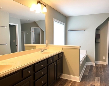3415 Earhart Way - Photo Thumbnail 18