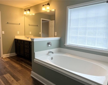 3415 Earhart Way - Photo Thumbnail 20