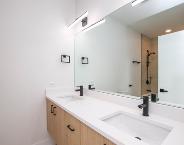 1001 N Milwaukee Avenue - Photo Thumbnail 12