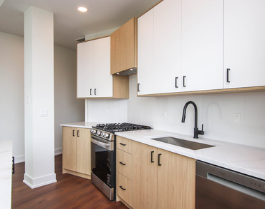 1001 N Milwaukee Avenue - Photo Thumbnail 5