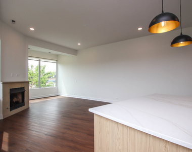 1001 N Milwaukee Avenue - Photo Thumbnail 4