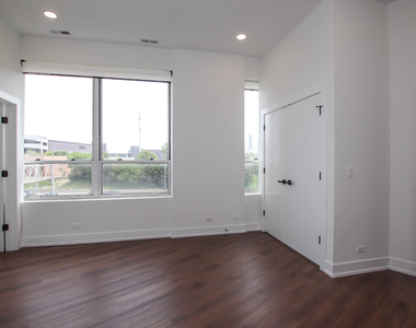 1001 N Milwaukee Avenue - Photo Thumbnail 9