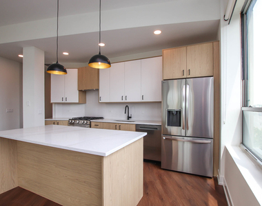 1001 N Milwaukee Avenue - Photo Thumbnail 3