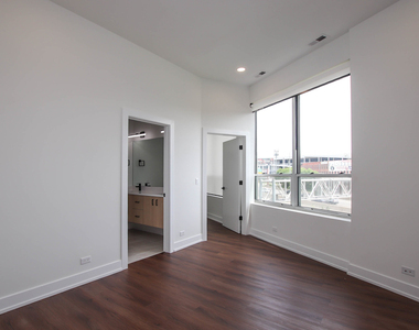 1001 N Milwaukee Avenue - Photo Thumbnail 10