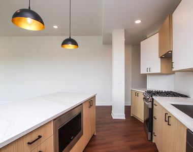 1001 N Milwaukee Avenue - Photo Thumbnail 6