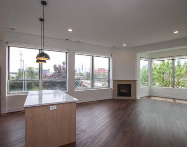 1001 N Milwaukee Avenue - Photo Thumbnail 1
