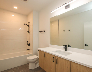 1001 N Milwaukee Avenue - Photo Thumbnail 13