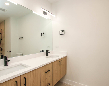 1001 N Milwaukee Avenue - Photo Thumbnail 9