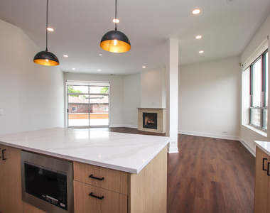 1001 N Milwaukee Avenue - Photo Thumbnail 5