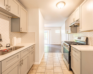 2722 Larkspur Lane - Photo Thumbnail 3