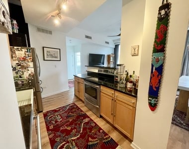 1000 W Leland Avenue - Photo Thumbnail 4