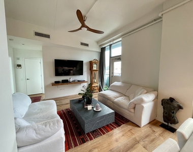 1000 W Leland Avenue - Photo Thumbnail 3