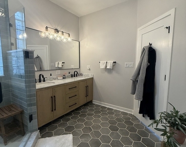 2302 W North Avenue - Photo Thumbnail 13