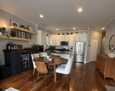 2302 W North Avenue - Photo Thumbnail 4