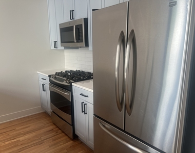521 W Superior Street - Photo Thumbnail 8