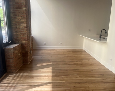 521 W Superior Street - Photo Thumbnail 4