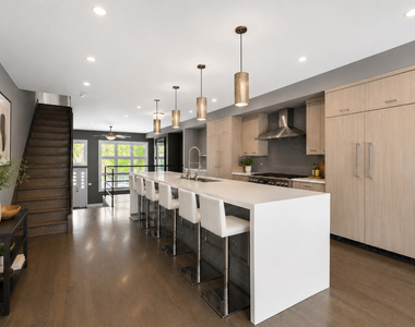 1657 W Erie Street - Photo Thumbnail 7