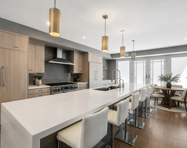 1657 W Erie Street - Photo Thumbnail 5