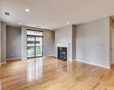 33 W Huron Street - Photo Thumbnail 8