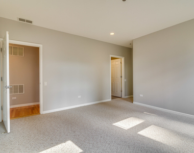 33 W Huron Street - Photo Thumbnail 13