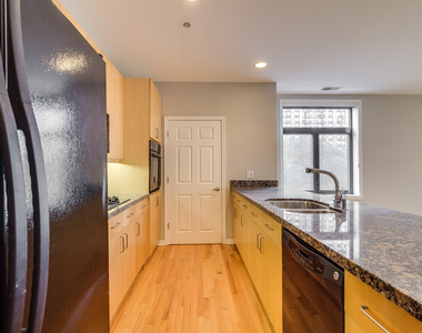 33 W Huron Street - Photo Thumbnail 6