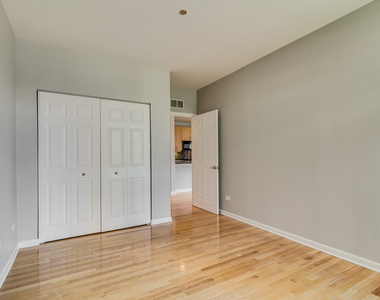 33 W Huron Street - Photo Thumbnail 18