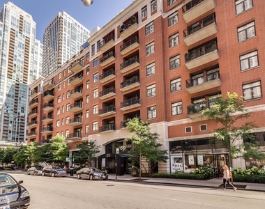 33 W Huron Street - Photo Thumbnail 23