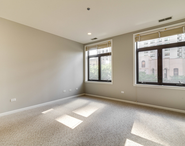 33 W Huron Street - Photo Thumbnail 12