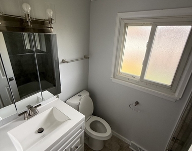 4014 Euclid Lane - Photo Thumbnail 9