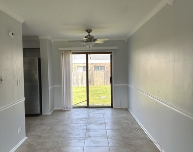 4014 Euclid Lane - Photo Thumbnail 4