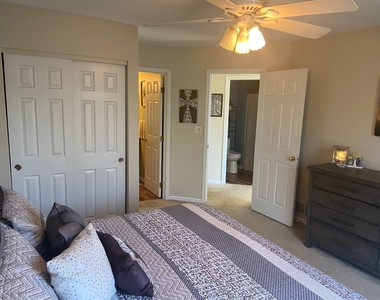 3366 Ravinia Circle - Photo Thumbnail 7