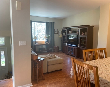 3366 Ravinia Circle - Photo Thumbnail 3