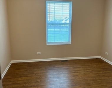 1022 Heron Circle - Photo Thumbnail 16