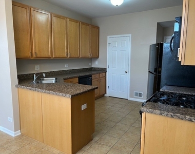 1022 Heron Circle - Photo Thumbnail 4
