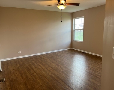 1022 Heron Circle - Photo Thumbnail 13
